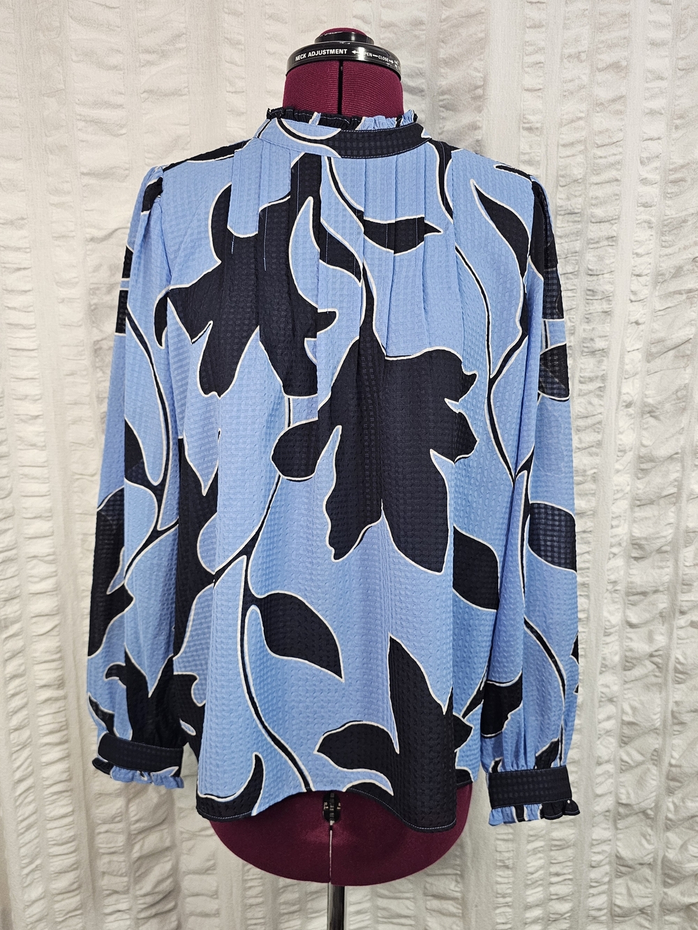 Ann Taylor Smocked Blue Black Floral Long Sleeve Blouse Ruffle Neck Ruffle Cuff